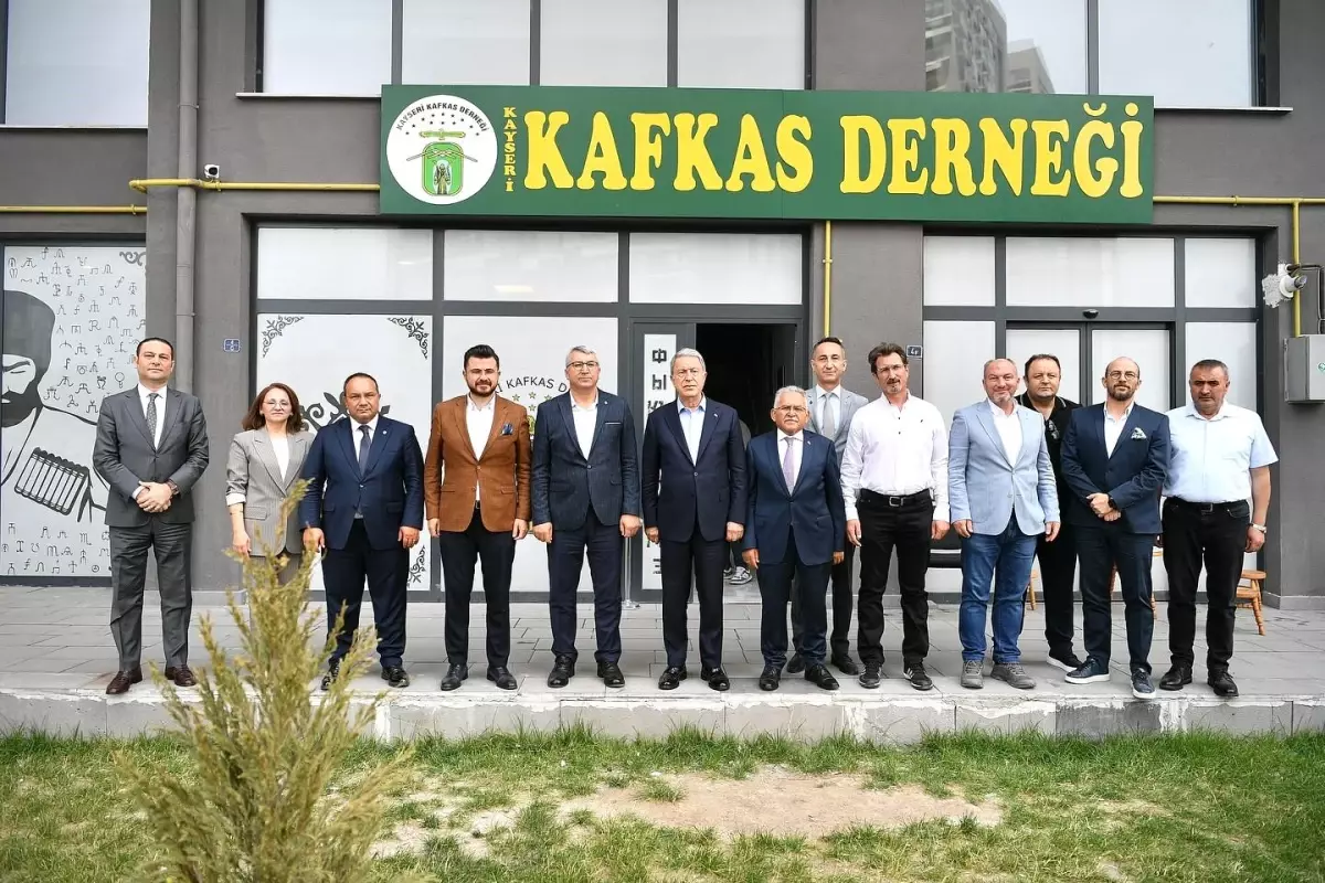 Kayseri Büyükşehir Belediye Başkanı Büyükkılıç, Kafkas Derneği'ni Ziyaret Etti