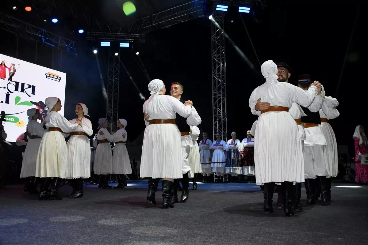 Samsun'da 35. Halk Oyunları Festivali Başladı