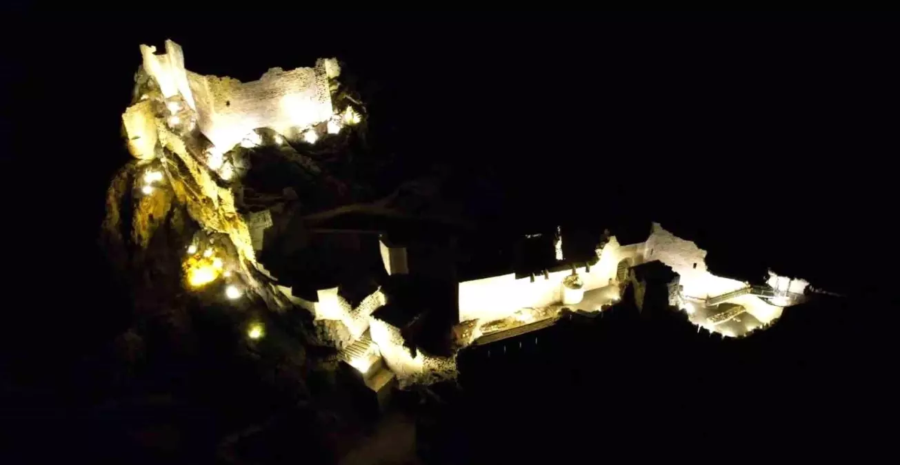 Eski Kahta Kalesi'nde Gece Şöleni