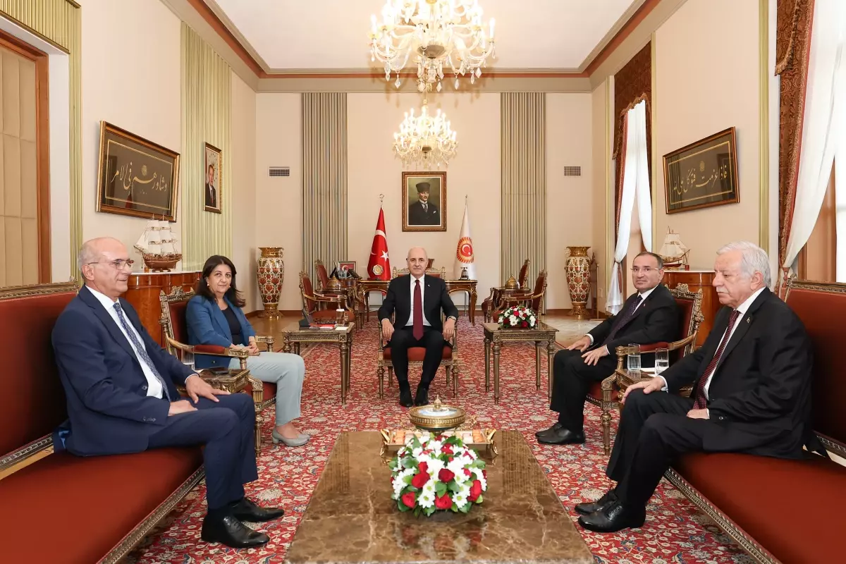 TBMM Başkanı Kurtulmuş Başkanvekillerini Kabul Etti