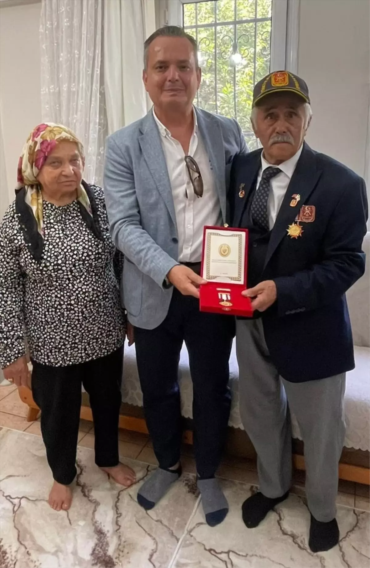 Fethiye'de Kıbrıs Gazisine Madalya