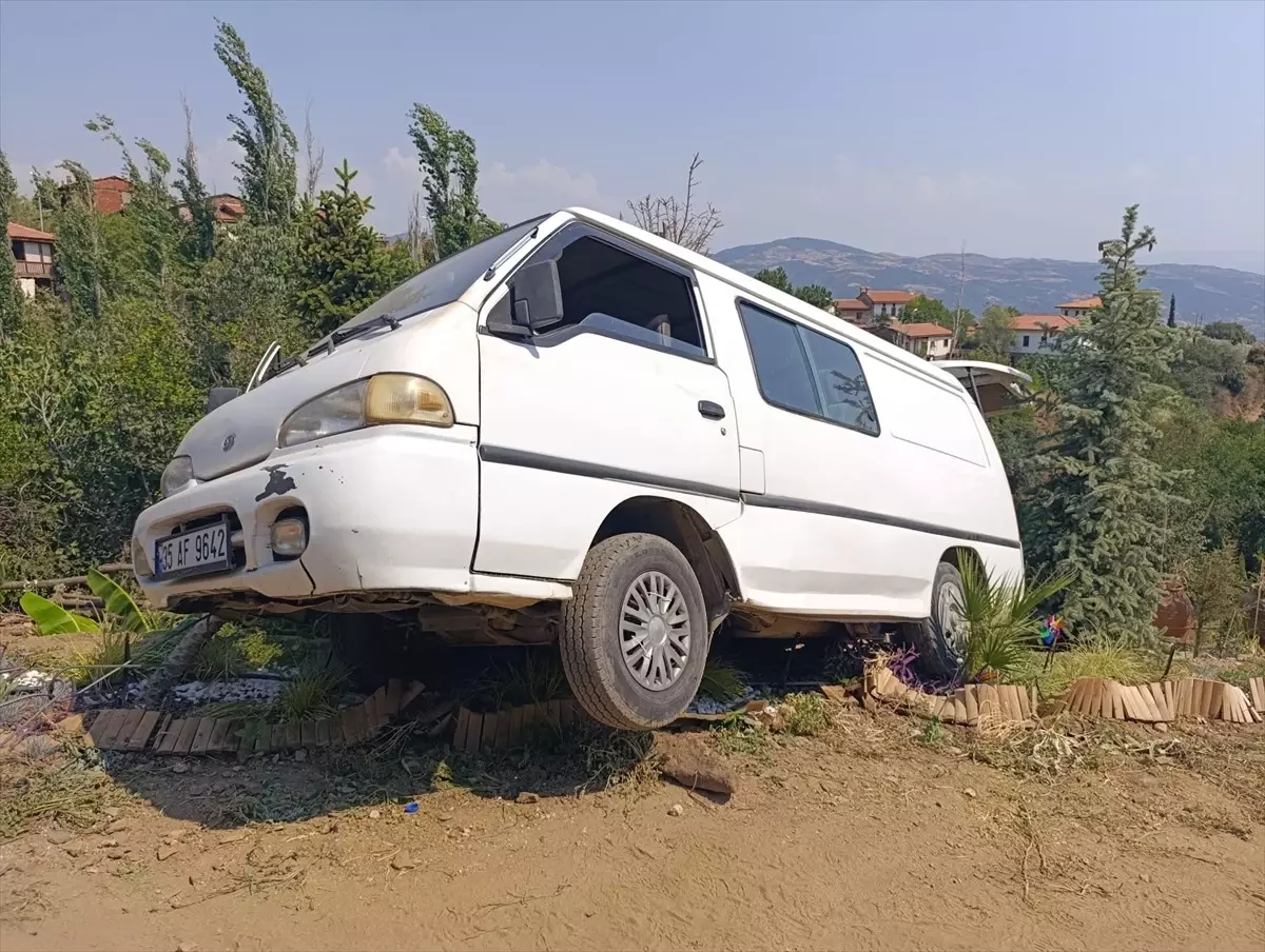 Ödemiş'te İşçi Panelvanın Altında Kaldı
