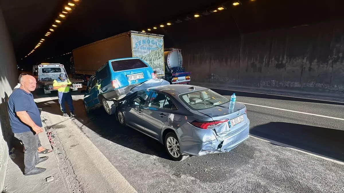 Kocaeli'de Zincirleme Trafik Kazası