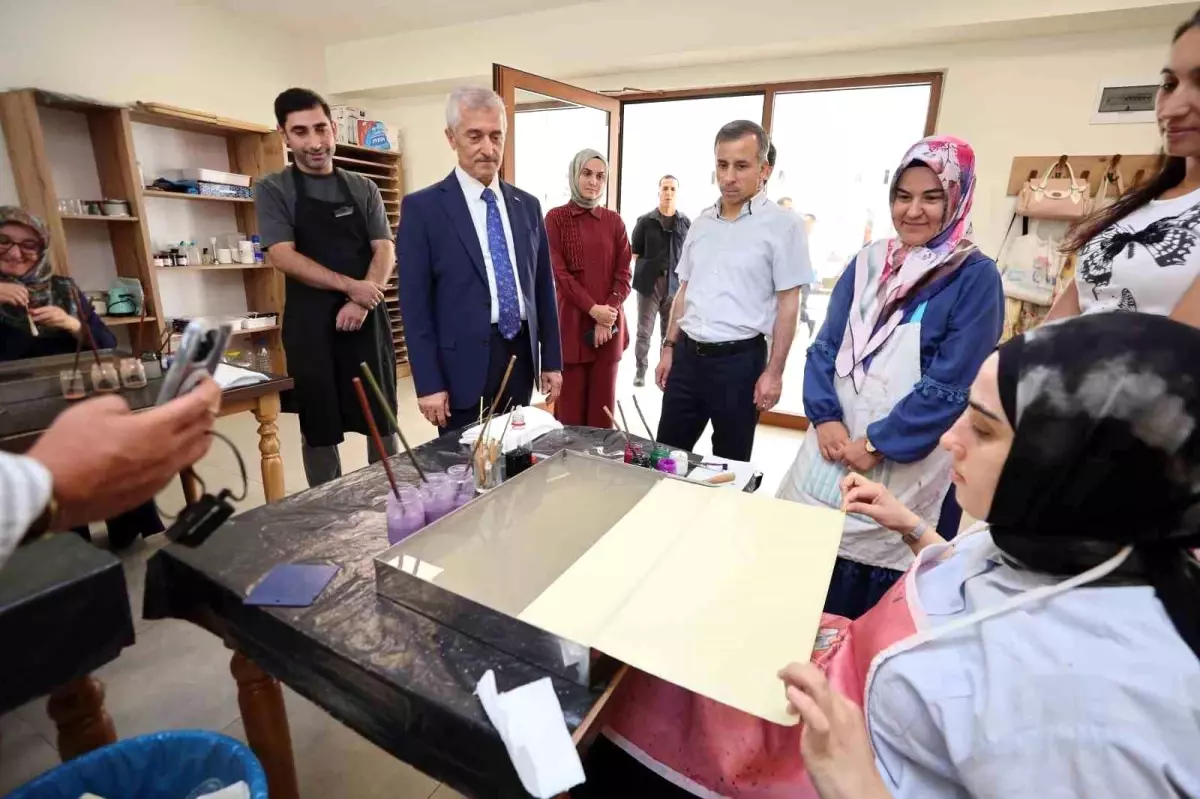 Başkan Tahmazoğlu, Eğitim Alan Gençlerle Buluştu