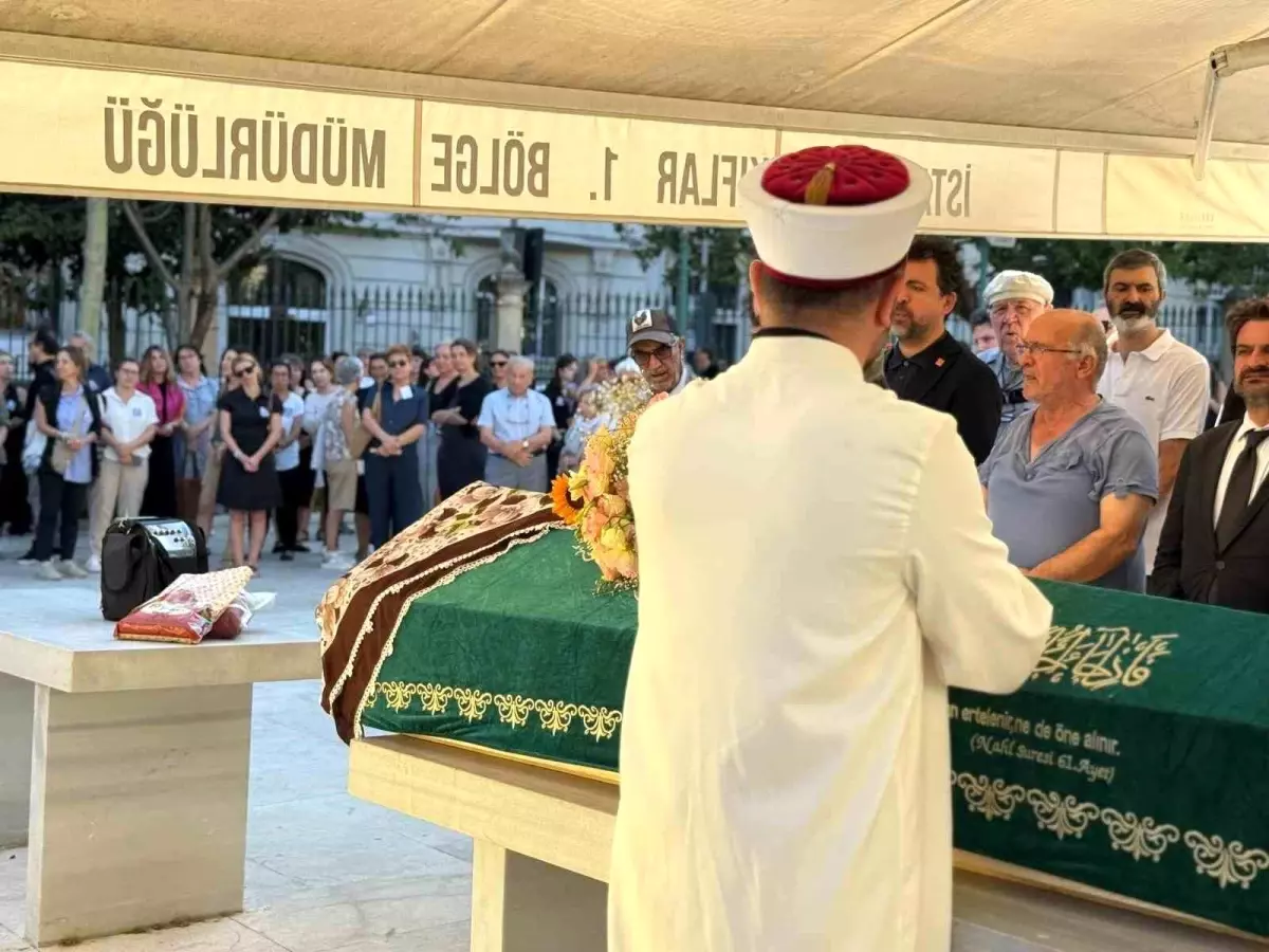 Edebiyatçı Pınar Kür Hayatını Kaybetti