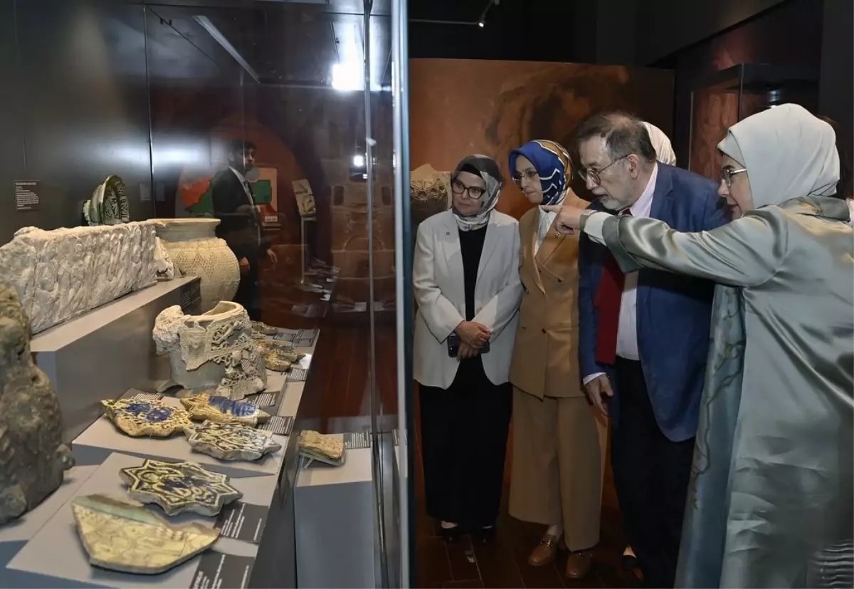 Emine Erdoğan, Anadolu Selçukluları Sergisi'ni Ziyaret Etti