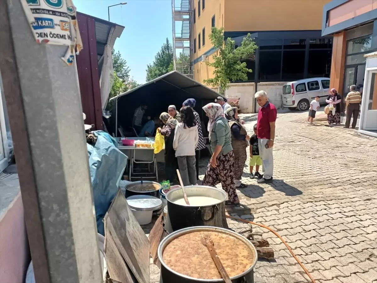 Hüyük'te Aşure İkramı