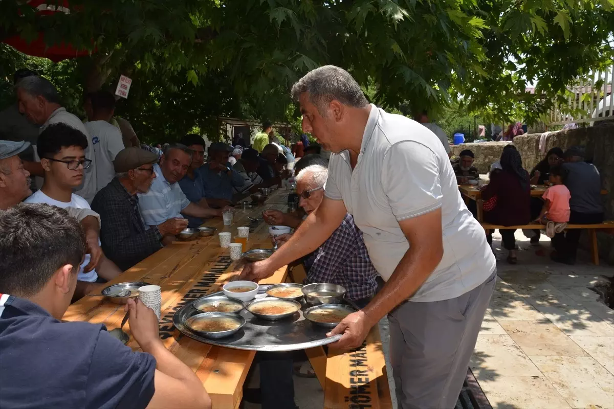 Gülnar'da İmece Usulü Aşure İkramı