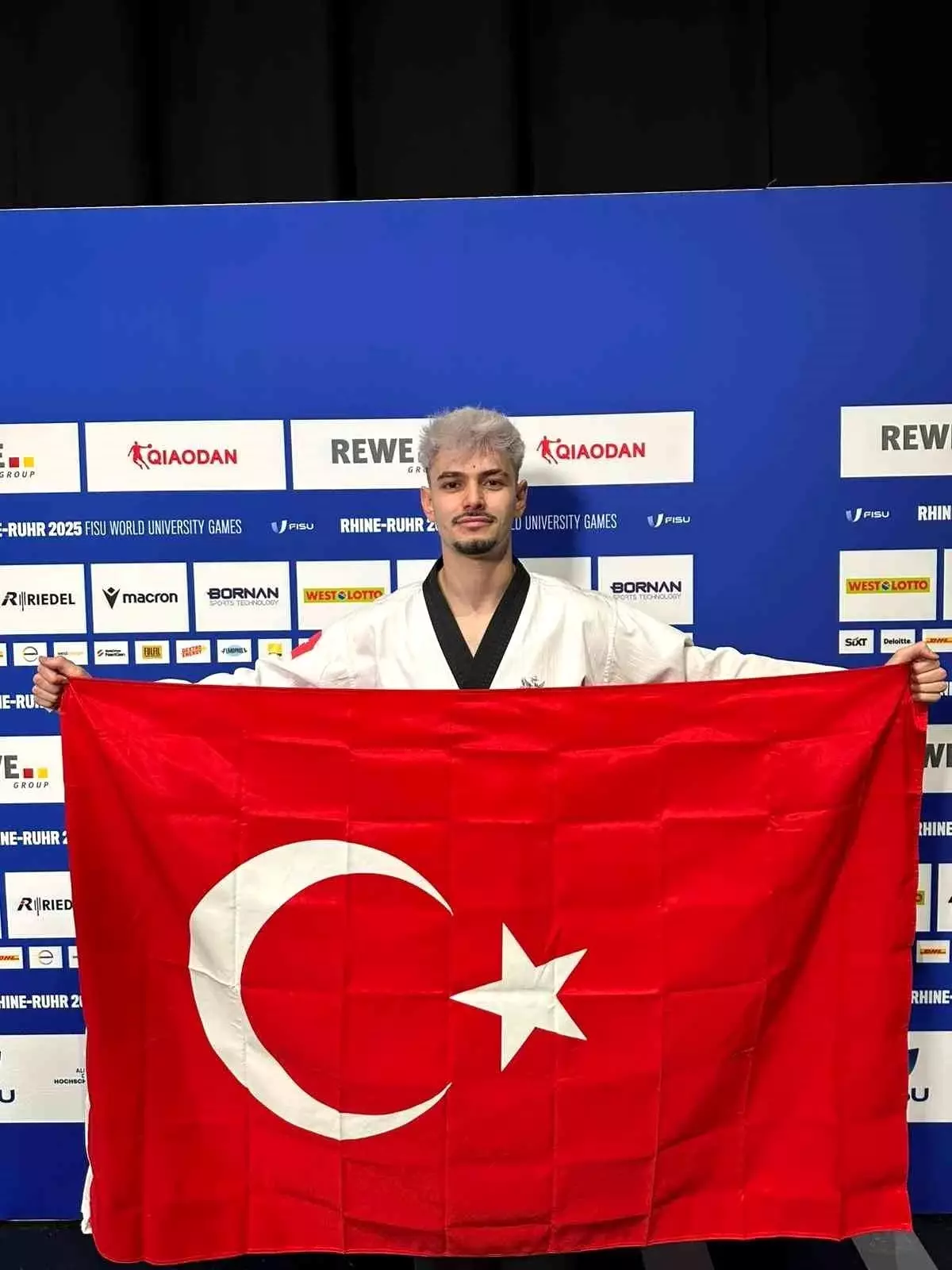 Muhammed Emir Yılmaz Gümüş Madalya Kazandı