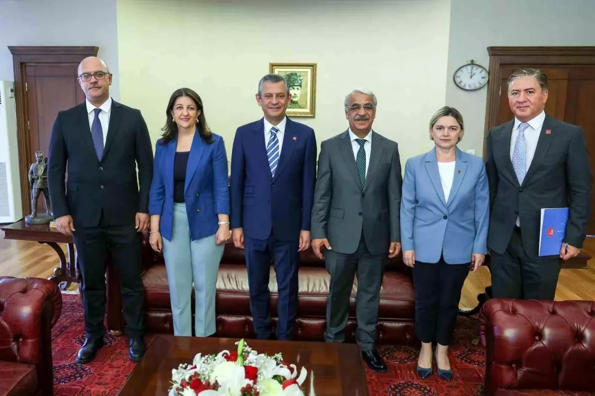Özgür Özel, DEM Heyetini Kabul Etti