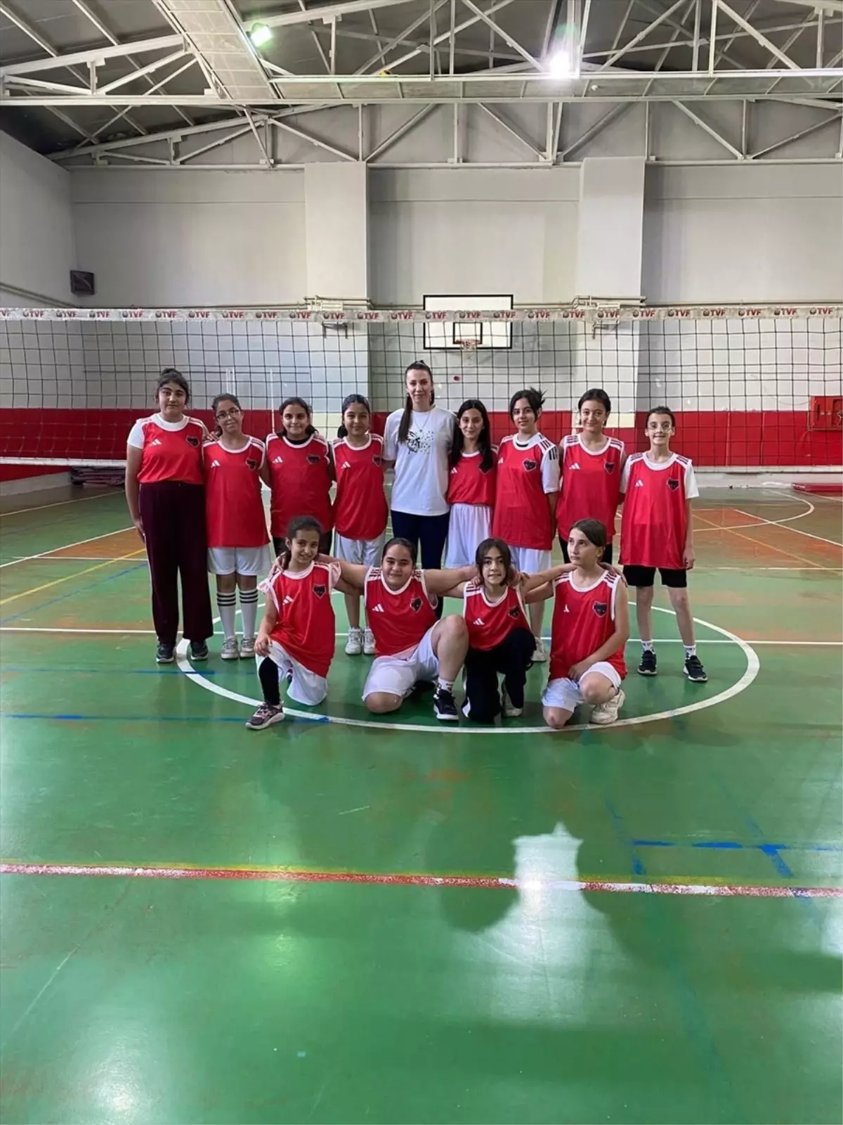Van'da 120 Öğrenciye Voleybol Eğitimi