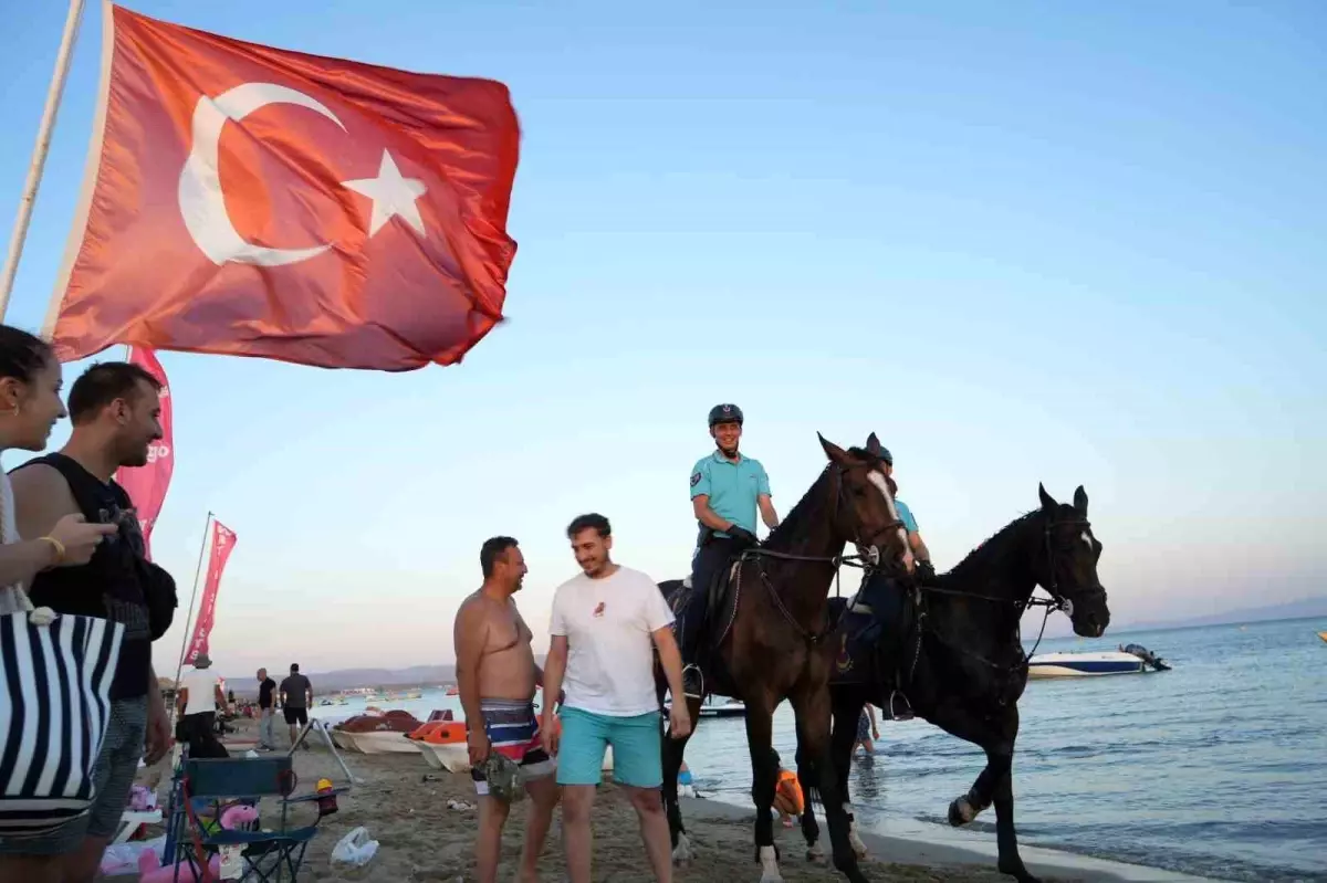 Ayvalık'ta Atlı Jandarma Güvenliği Artırıyor
