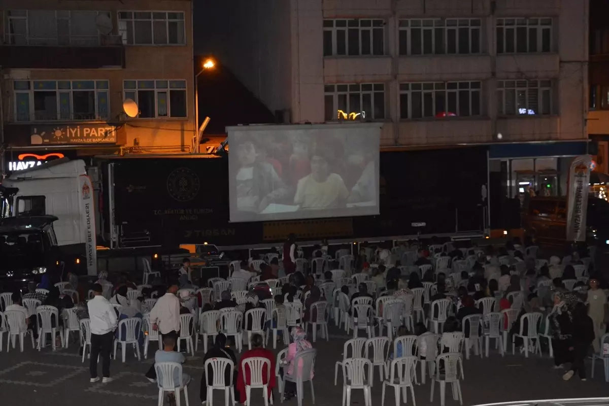 Gezen Sinema Tırı Havza'da Çocuklarla Buluştu