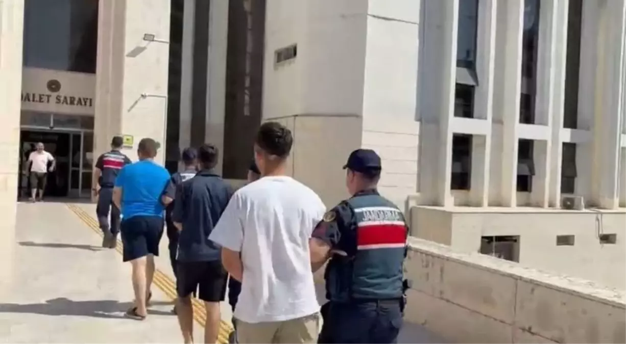 Firari Hükümlüler Sahilde Yakalandı