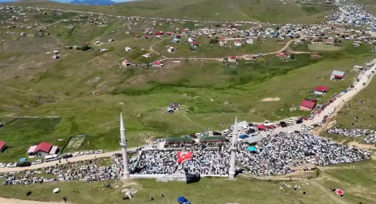 Kadırga Yaylışenliği'nde Coşkulu Kutlama