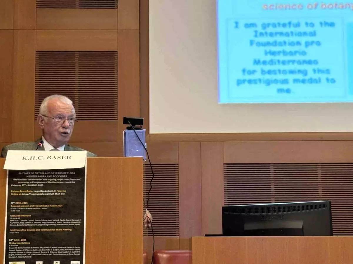 Prof. Dr. Başer'e Theophrastus Ödülü