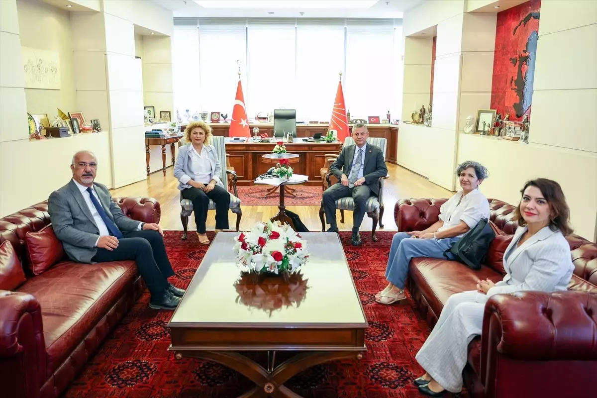 Özgür Özel KESK ve Eğitim-Sen Heyetini Kabul Etti