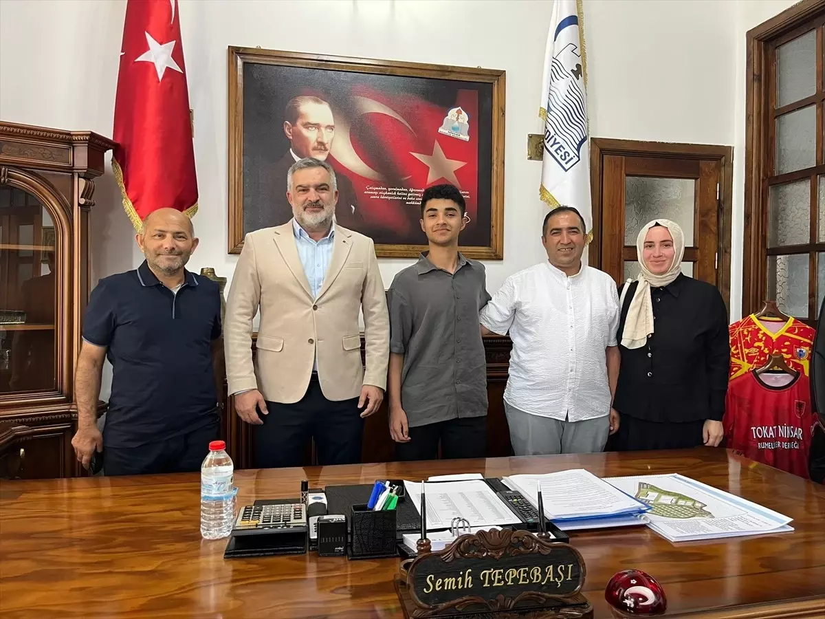 LGS'de Tam Puan Alan Öğrenciye Tebrik