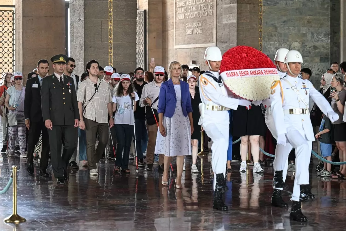 Dinle Hisset Keşfet Projesi Anıtkabir'i Ziyaret Etti