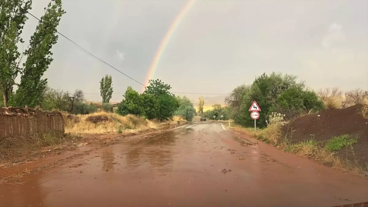 Sungurlu'da Sağanak Taşkınlara Neden Oldu