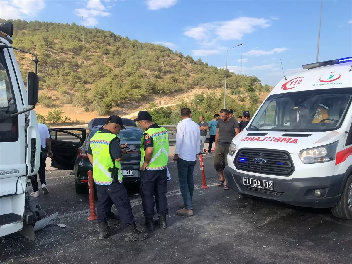 Osmaneli'de Kaza: 4 Yaralı