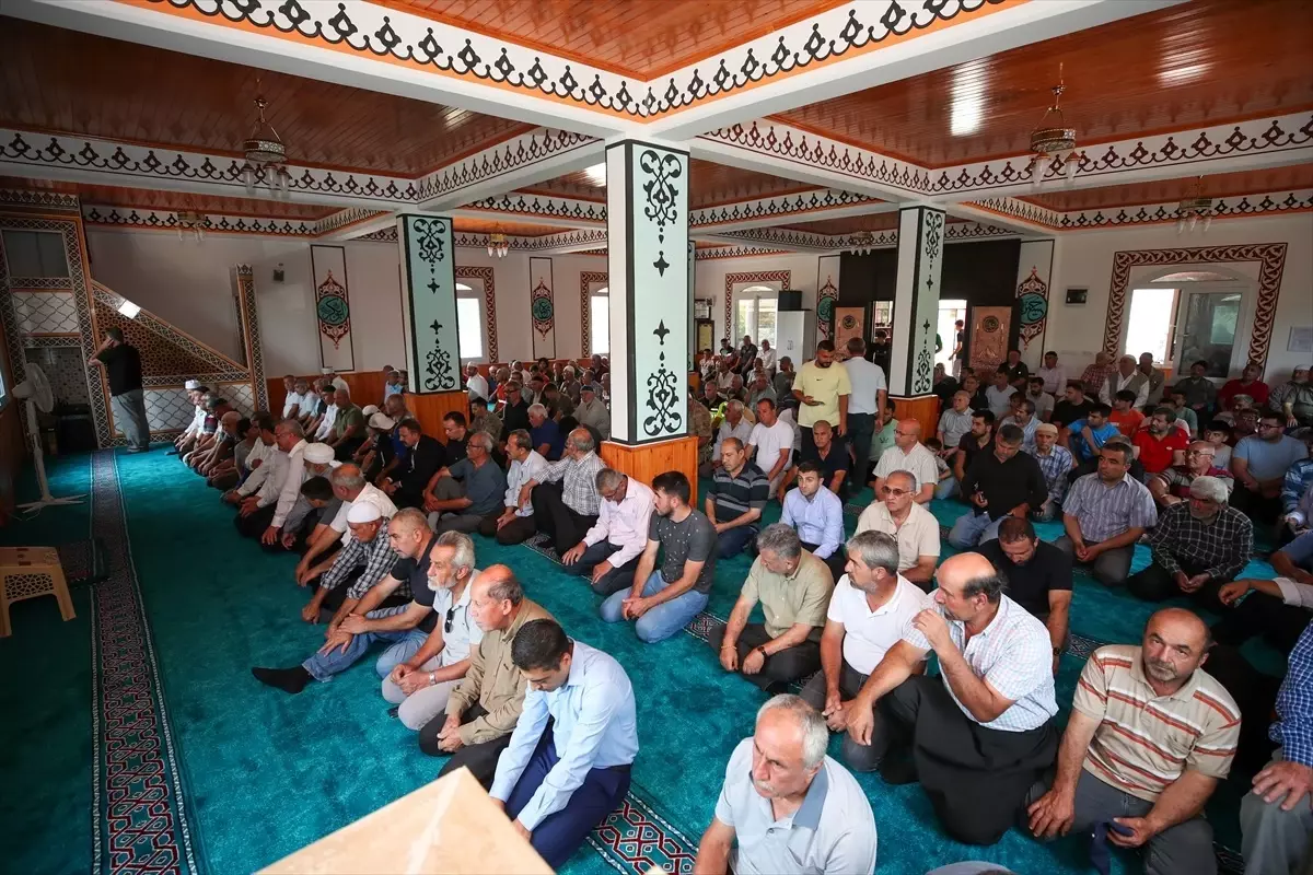 İskenderun'da Yıkılan Cami Yeniden Açıldı