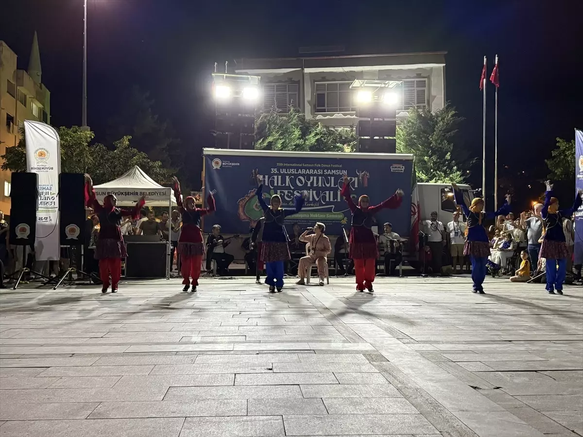 Samsun'da Uluslararası Halkoyunları Festivali