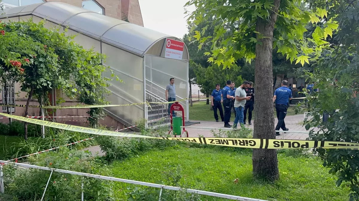 Camide Bıçaklama Cinayeti