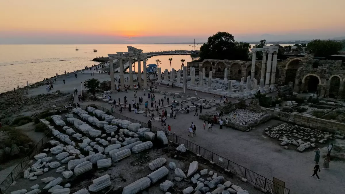 Antalya'ya Rekor Yabancı Turist Girişi