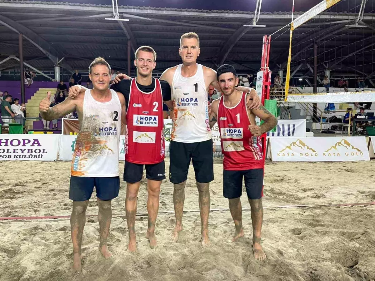 Hopa'da 26. Plaj Voleybolu Turnuvası Başladı