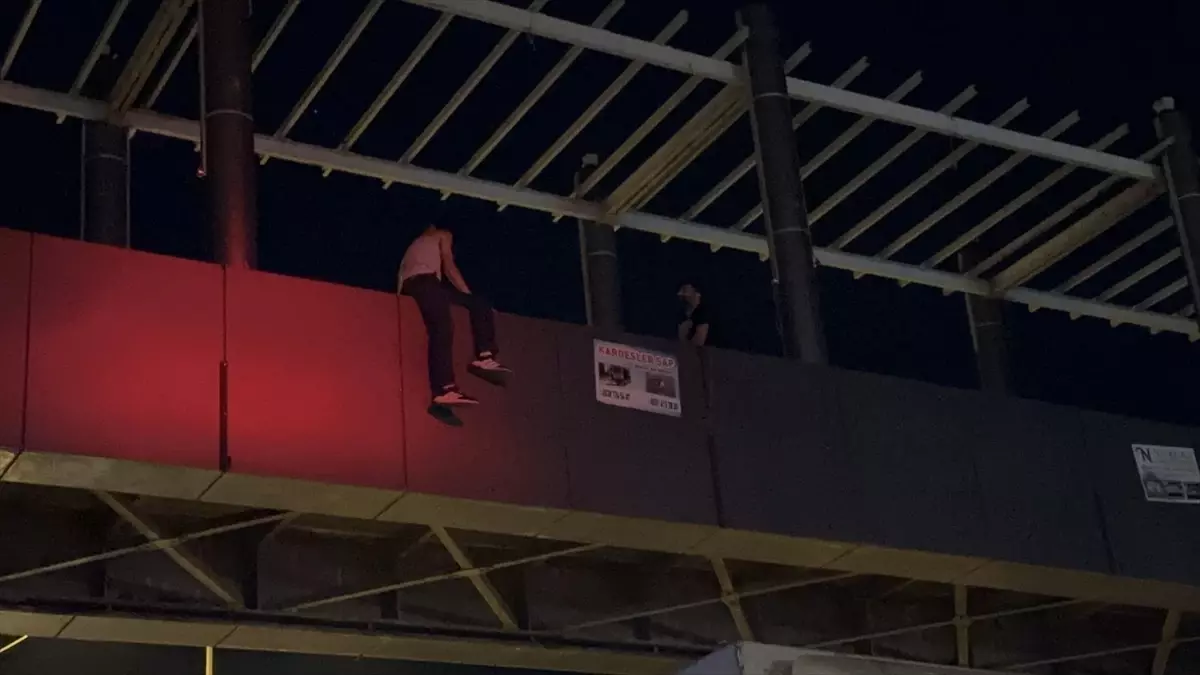 Siverek'te İntihar Girişiminde Polis Yaralandı