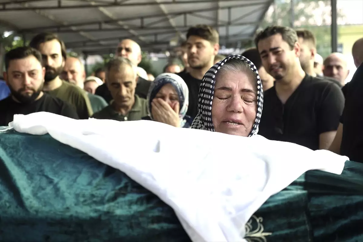 Çiğli'de Kadın Cinayeti: Demet Akarsu'ya Veda