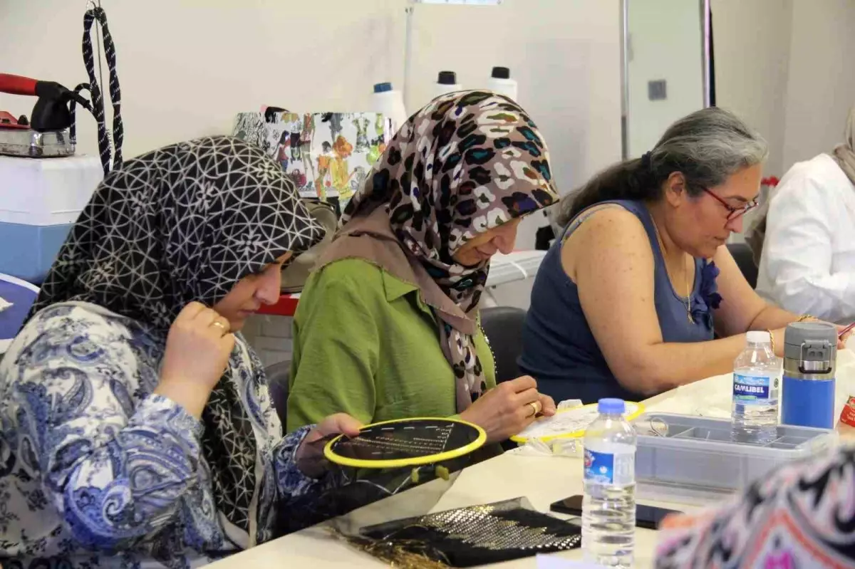 Gaziantep'te Kadınlar Tel Kırma Kursunda Hem Sanat Öğreniyor Hem Ekonomik Katkı Sağlıyor