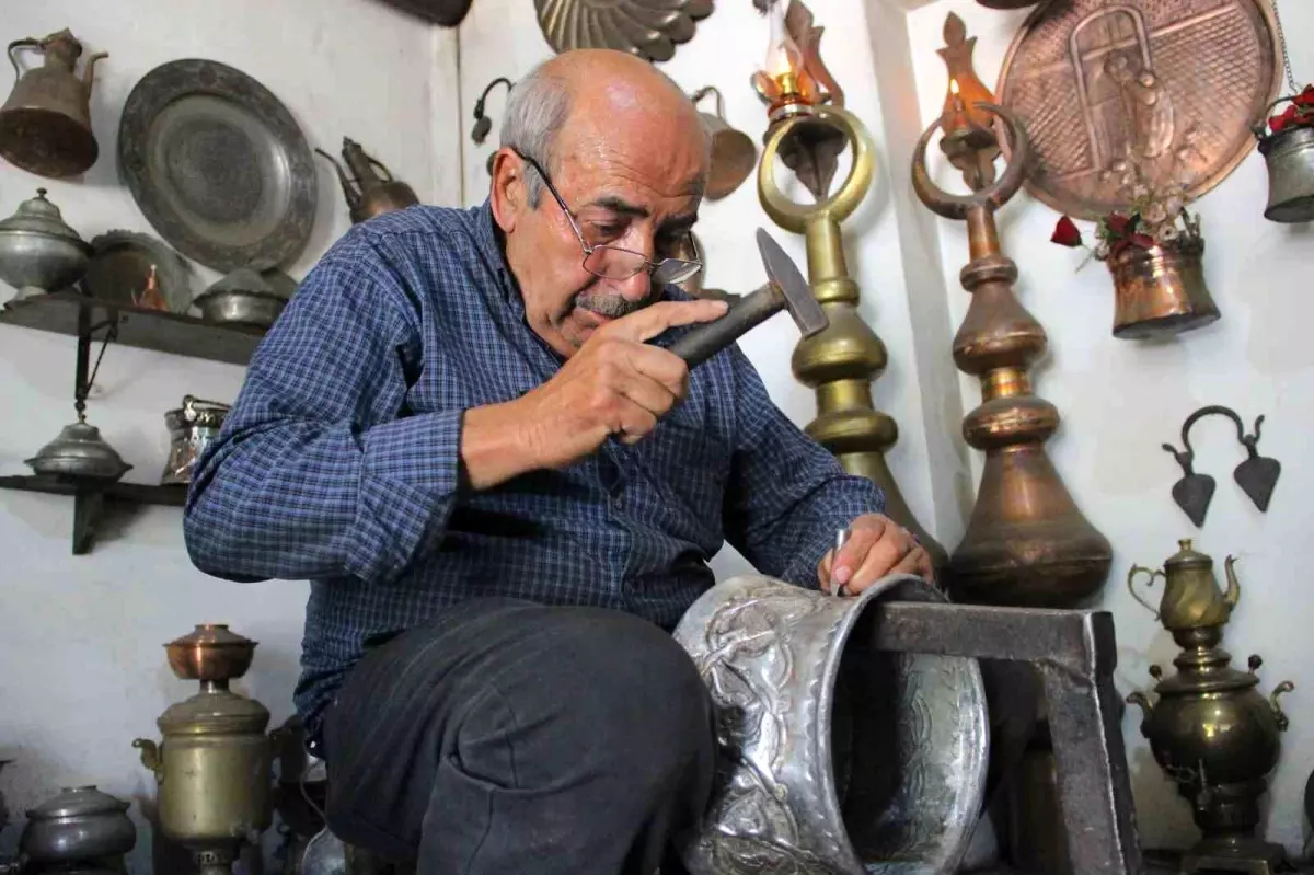 72 Yaşında Bakır Sanatına Aşk ile Bağlı