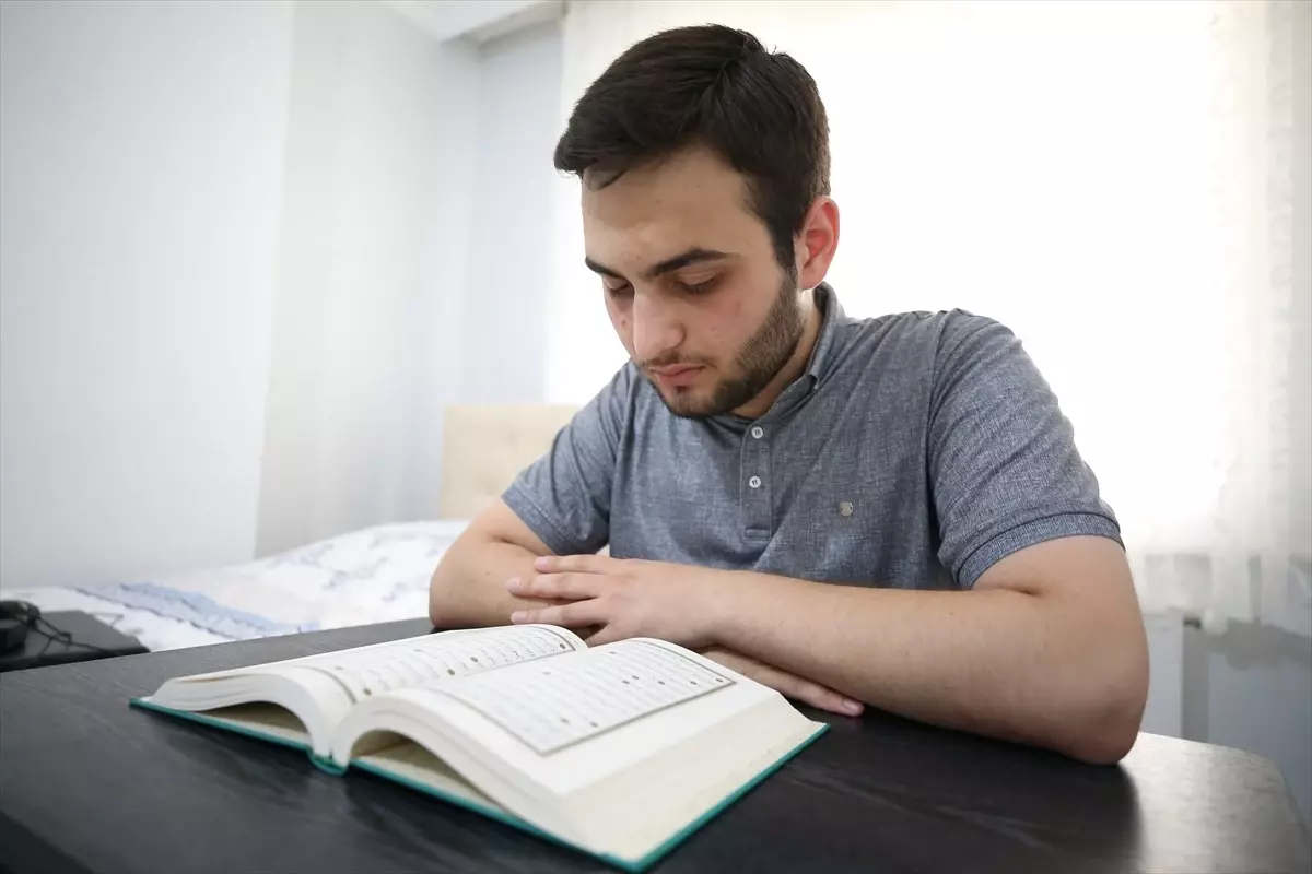 YKS'de Türkiye 3'üncüsü: Safa Murat Çelik