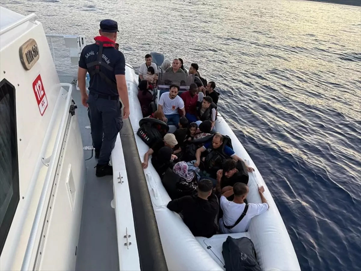 Dikili ve Menderes'te Düzensiz Göçmen Kurtarıldı