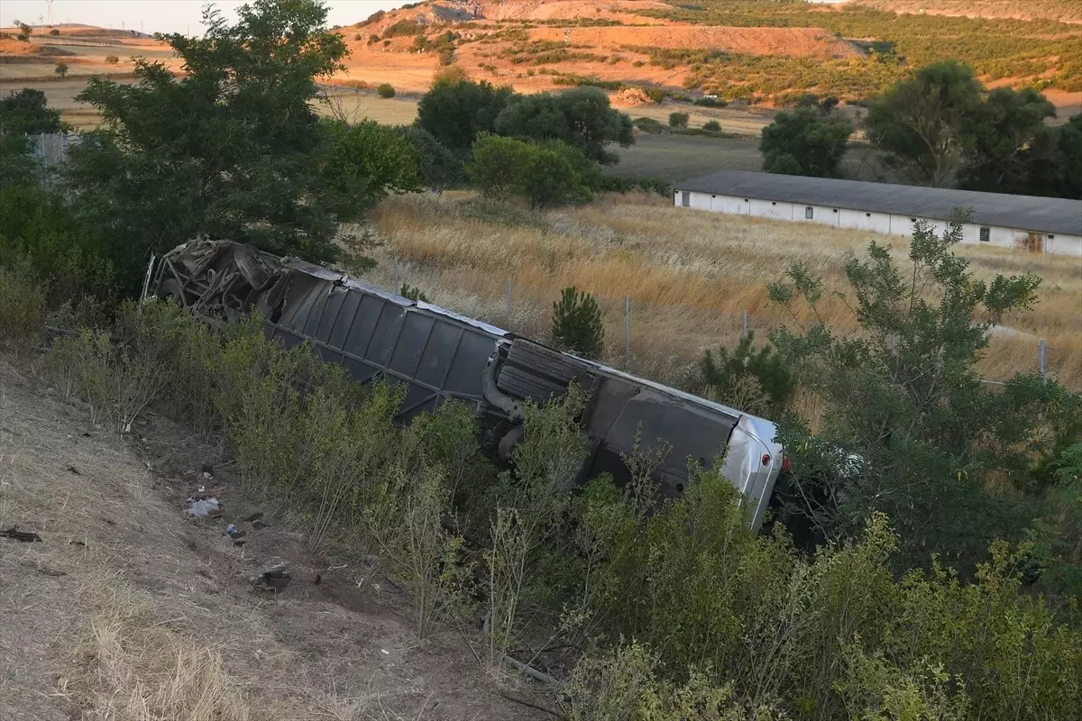 Balıkesir'de Otobüs Devrildi: 27 Yaralı