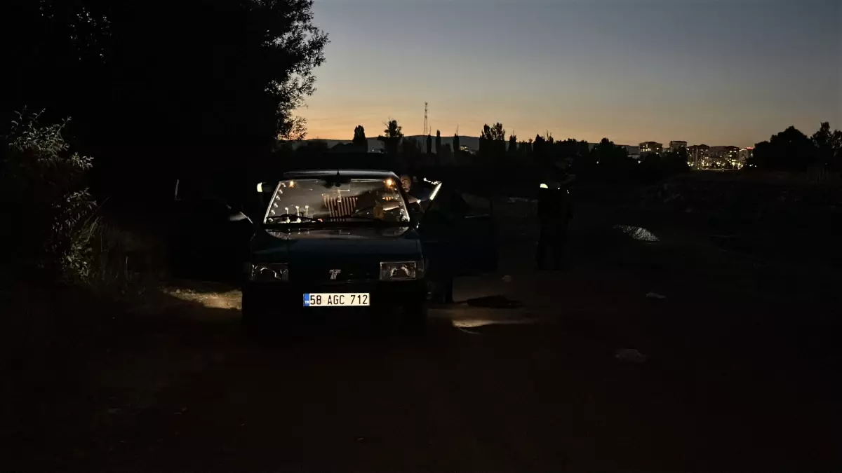 Sivas'ta Çatışma: İki Arkadaş Aynı Tüfekle Yaralandı