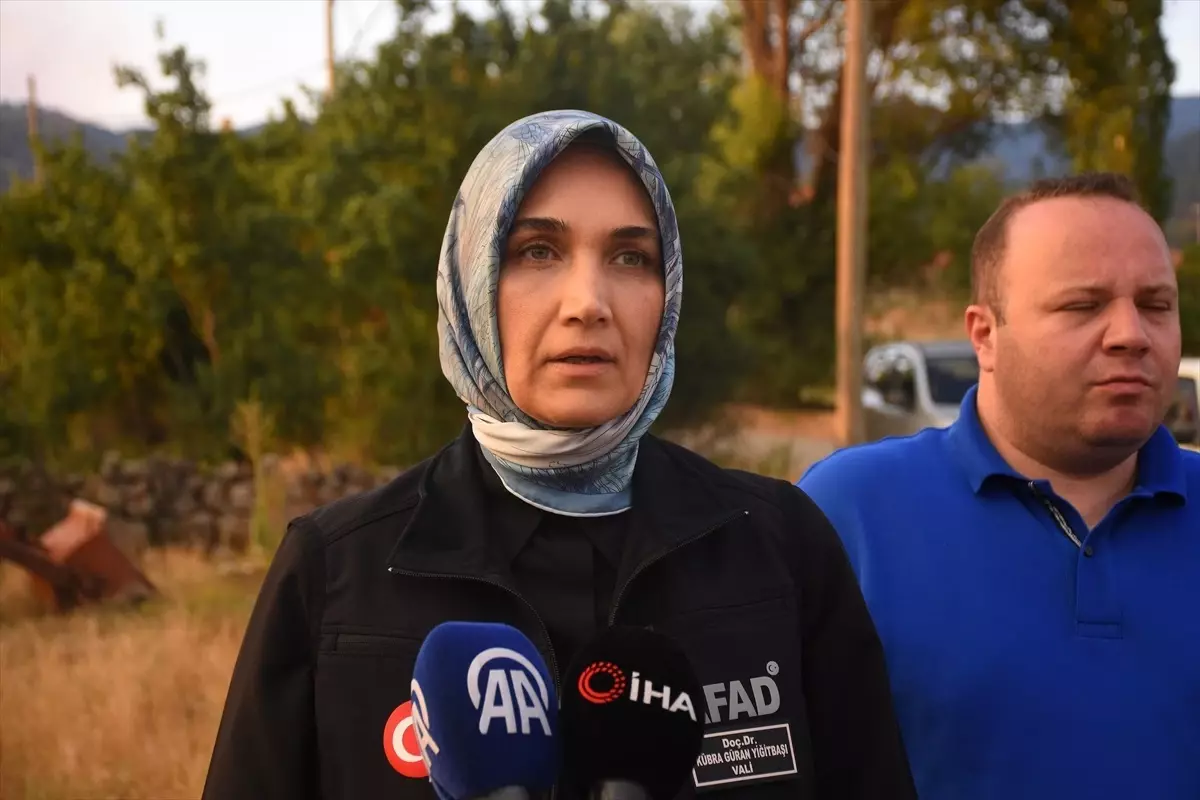 Afyonkarahisar'da Yangın Tedbiri: Köy Boşaltıldı