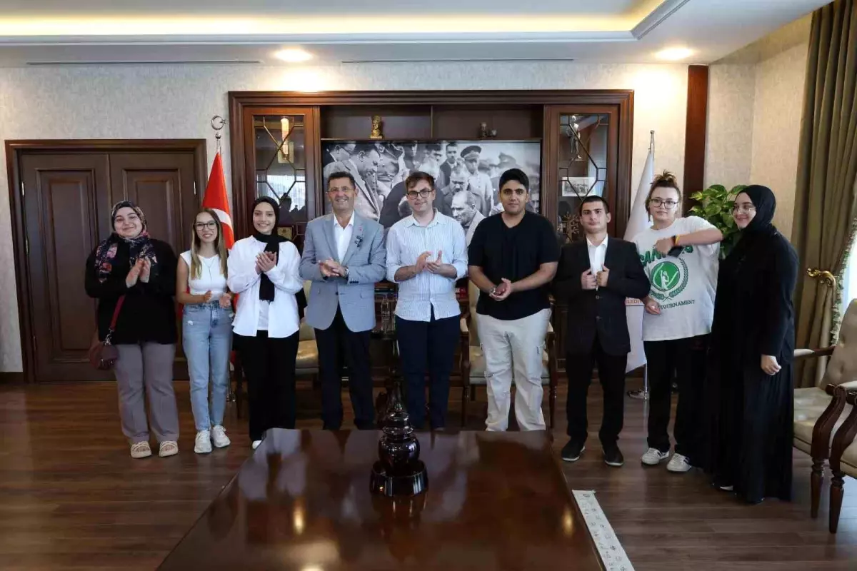Çekmeköy'de Ücretsiz Ders Destek Kurslarında Dereceyle Başarı