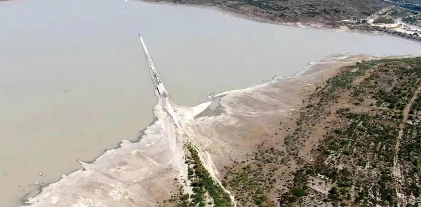 Çeşme'de Su Kesintileri Başlıyor: Kutlu Aktaş Barajı'ndaki Su Seviyesi Kritik Düzeyde