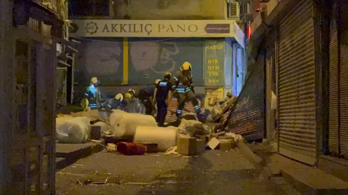 Beyoğlu'nda büfede patlama meydana geldi