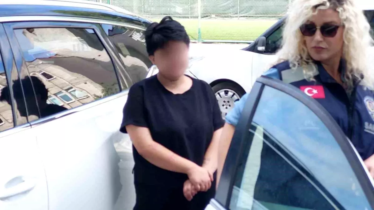 Kız, annesini bıçaklayarak ağır yaraladı