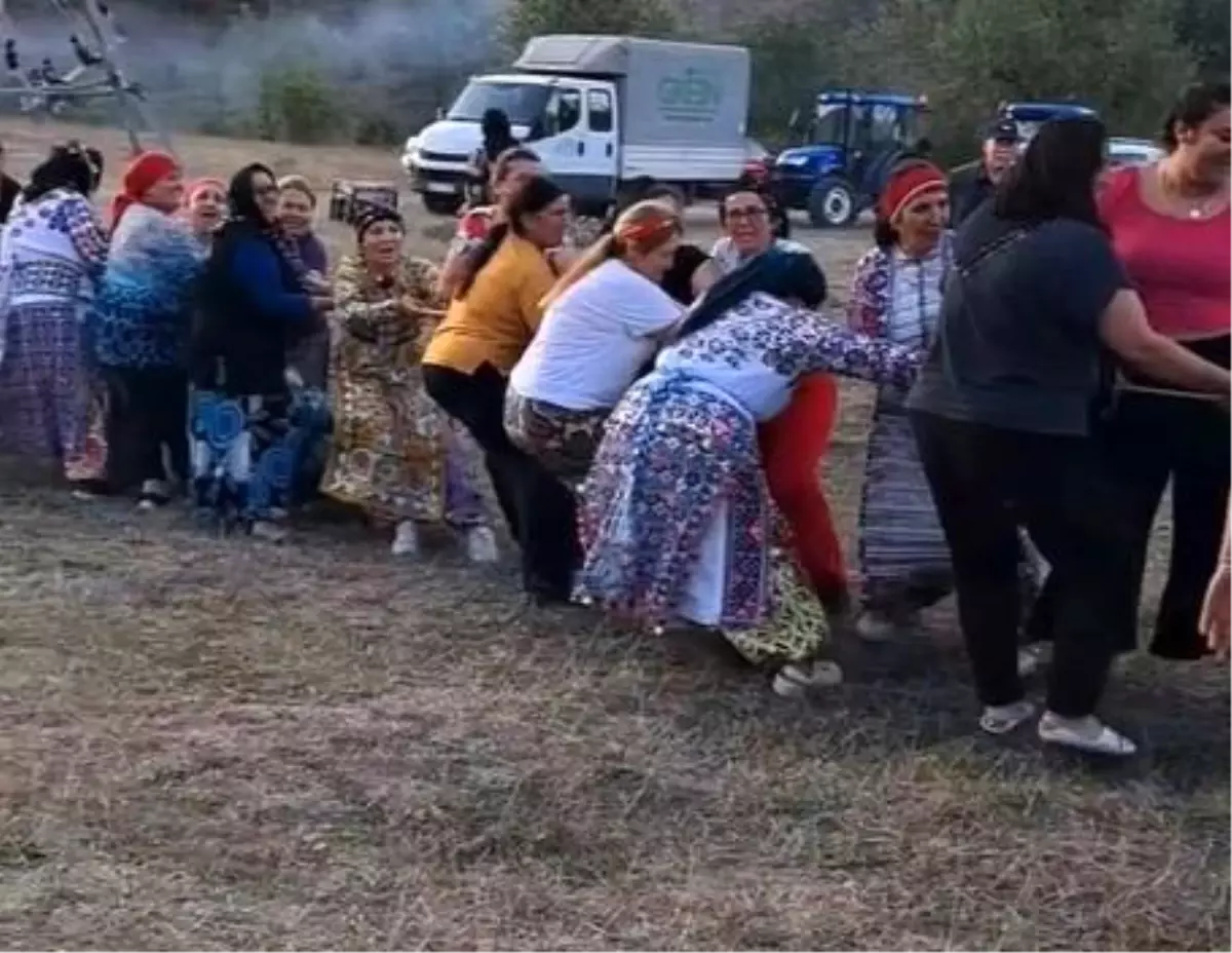 Karacaörenli Kadınlar İp Çekme Yarışmasında Fırtına Gibi Esti