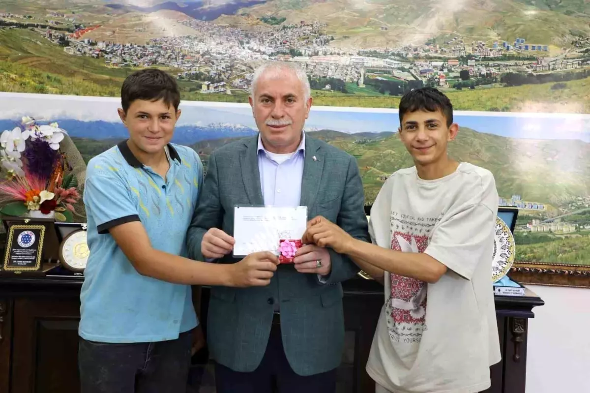 Bayburt'ta Kültür ve Sanat Şölenlerinde İkramiyeli Balon Heyecanı