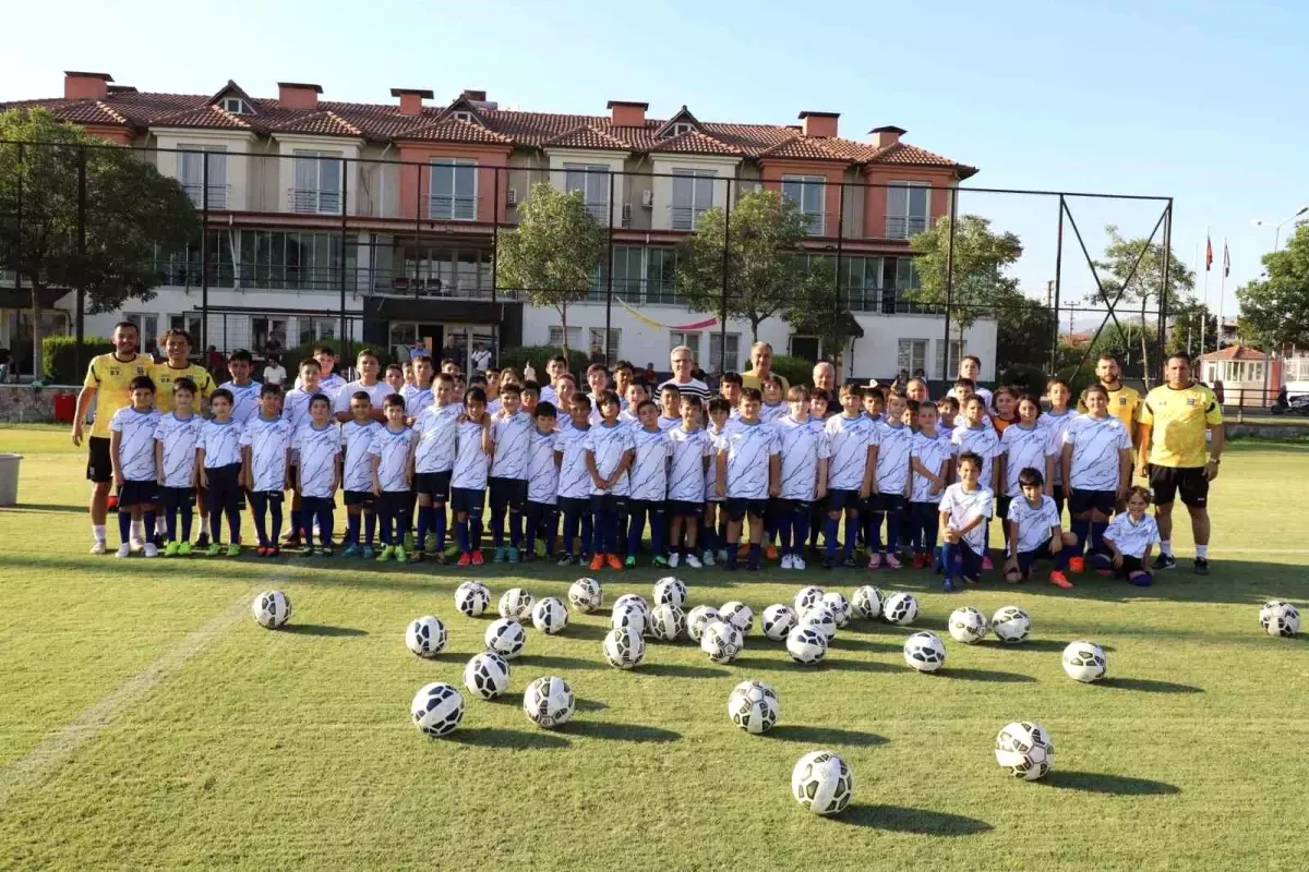 Nazilli Belediyesi Yaz Futbol Okulu Faaliyete Geçti