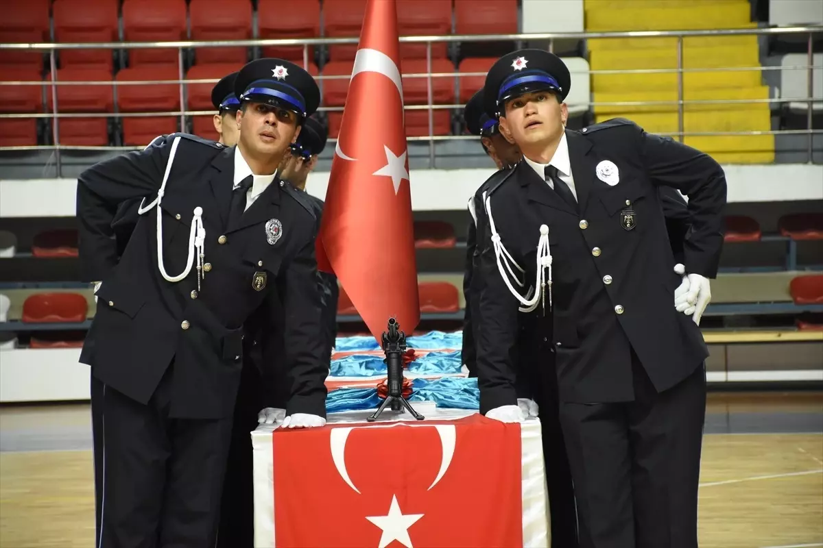 228 Polis Adayı Mezun Oldu