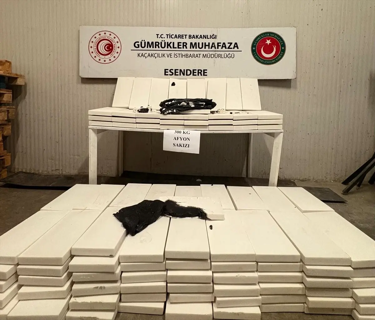 Hakkari'de 300 kg Afyon Sakızı Ele Geçirildi