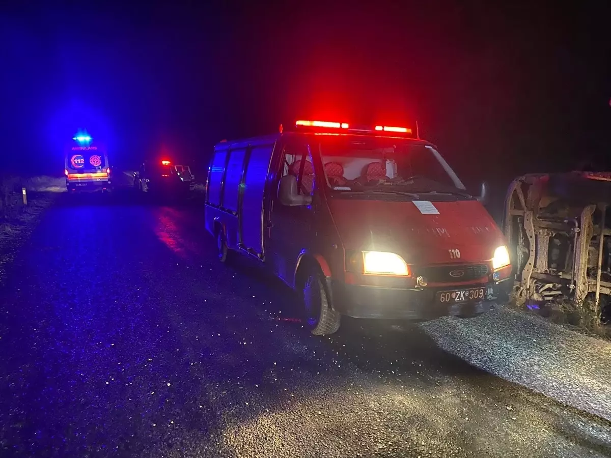 Tokat'ta Çöp Kamyonu Devrildi: 3 Yaralı