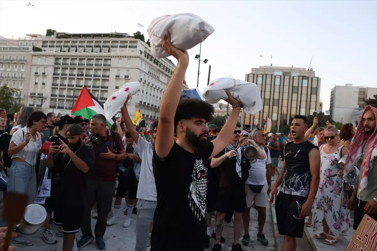 Atina'da Filistin'e Destek Gösterisi